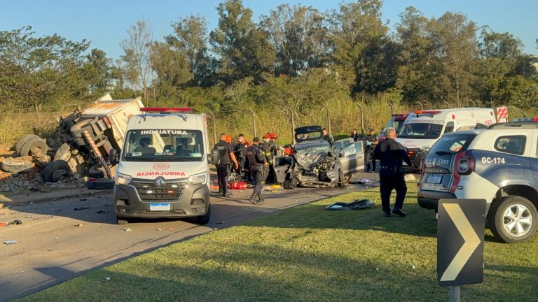 AGORA: Motorista de caminhão perde o freio, atravessa canteiro e colide de frente com  carro em Indaiatuba