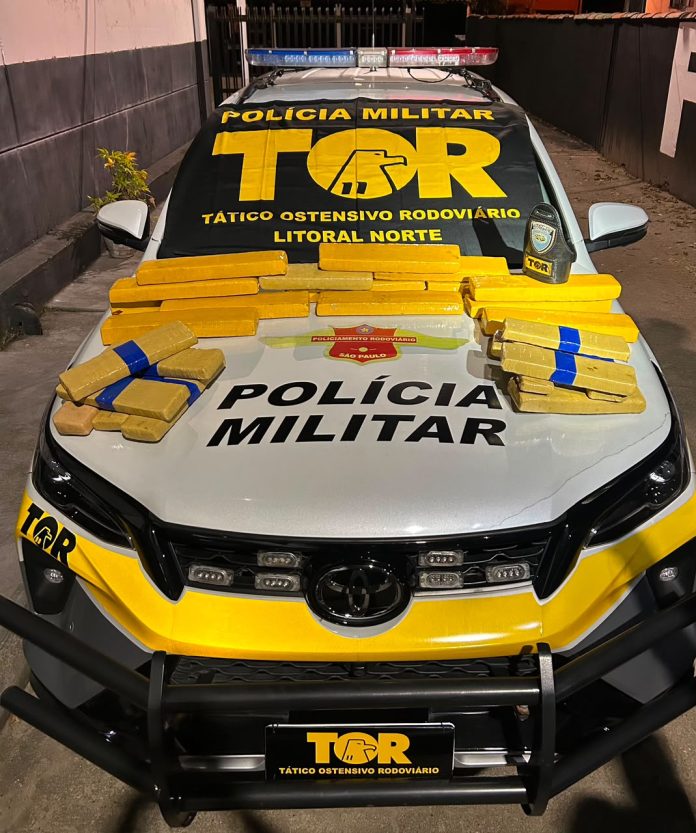 TOR apreende mais de 30 kg de maconha escondidos em fundo falso de carro na Oswaldo Cruz, em Ubatuba