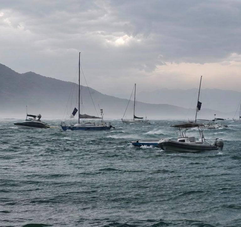 Fortes ventos cancelam regatas da Semana Internacional de Vela de Ilhabela