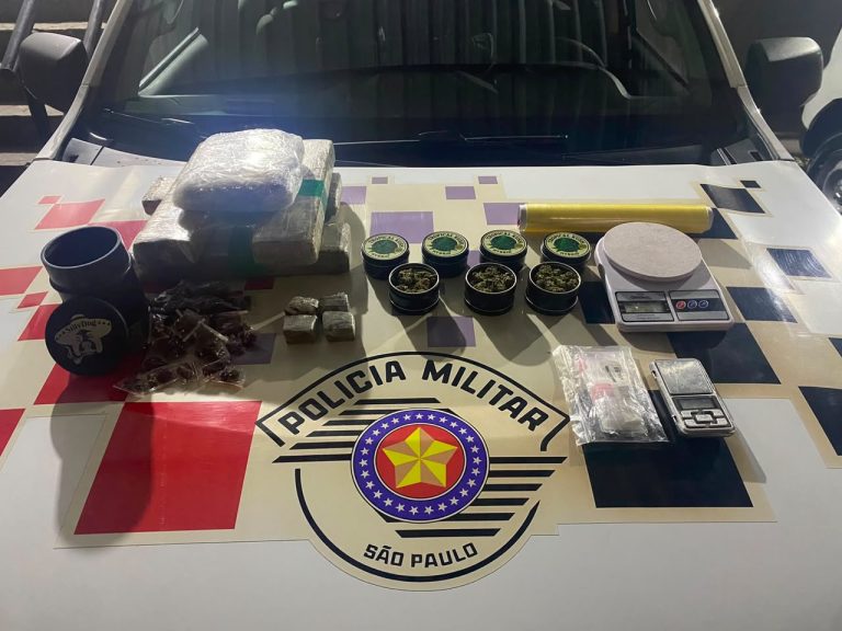 Homem é preso com mais de 5 kg de maconha escondidos em fundo falso de adega em São José
