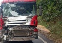 Colisão entre carretas interdita sentido norte da Rodovia Anchieta, em Cubatão; tráfego ficou lento no local