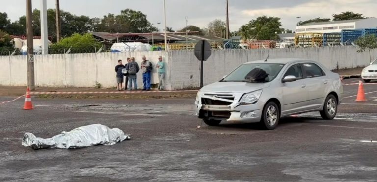 Motociclista morre após ser atingido por carro em cruzamento