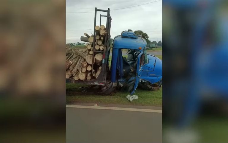 Acidente com caminhão deixa um morto e outro ferido grave na BR-153