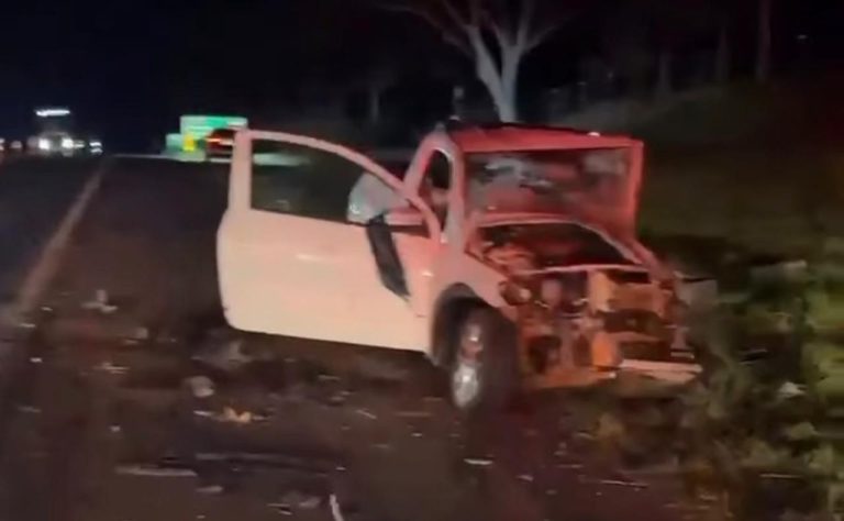 Motorista morre em acidente entre Saveiro e EcoSport na SP-310