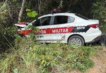 Perseguição policial termina com viatura batendo em árvore e dois PMs feridos na PB-008