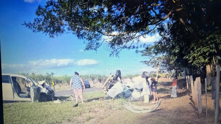 Colisão frontal em vicinal deixa três mortos e um ferido na região