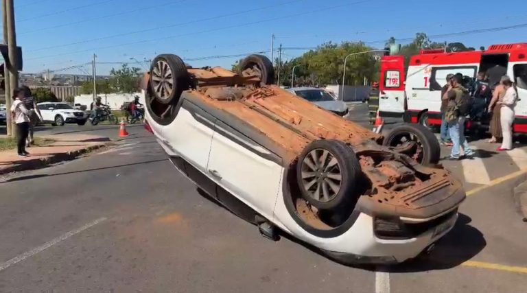 Colisão entre dois carros deixa mãe e bebê de 11 meses feridos