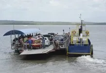 Balsa entre Cabedelo e Lucena apresenta problema e fica à deriva durante troca de rebocador
