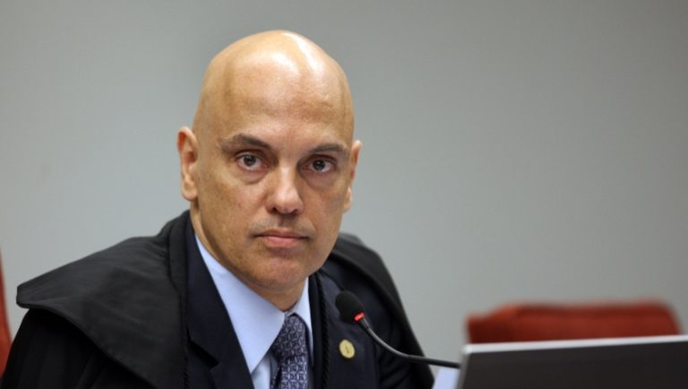 Ministros do TSE veem interferência de Moraes em cobrança sobre IA de Bolsonaro