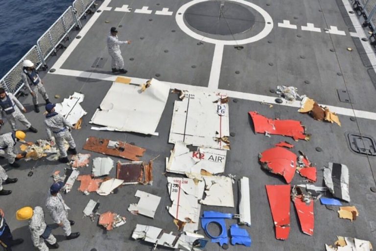 Destroços de Boeing 737 são encontrados no Paquistão