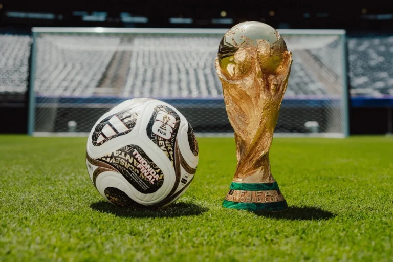 Fifa apresenta nova bola para a reta final da Copa do Mundo 2026
