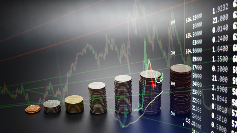 Bolsa fecha em alta após abrir quase três horas atrasada; dólar avança