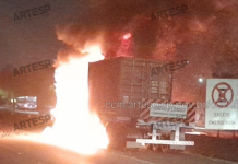 Incêndio destrói carreta carregada com café na rodovia Anchieta