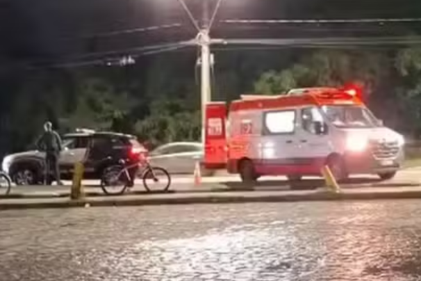 carro bate samu