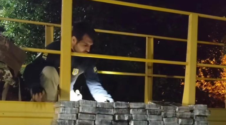 PRF apreende quase meia tonelada de cocaína escondida em caminhão-tanque