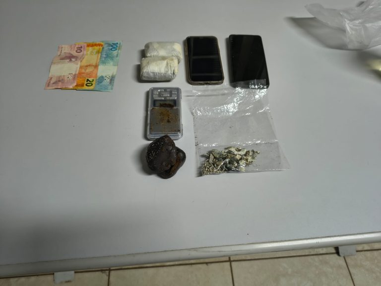 Jovem de 25 anos é preso com cogumelos alucinógenos e haxixe