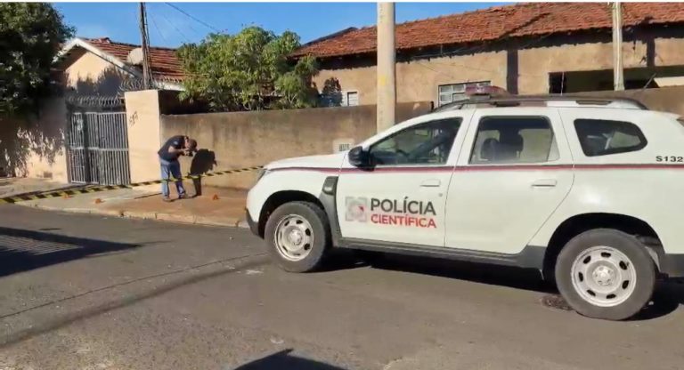 Homem é encontrado morto com ferimentos de faca próximo a UPA