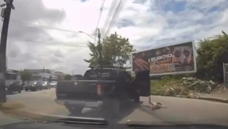 Vídeo registra momento em que criança cai de veículo em movimento e escapa de acidente em João Pessoa