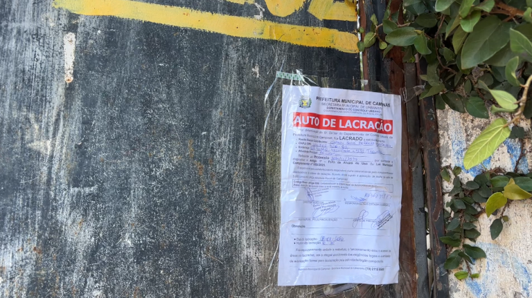 Prefeitura de Campinas lacra antigo estacionamento de restaurante por depósito irregular de recicláveis no Cambuí
