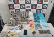 Operação policial em Morro de Cubatão apreende cerca de R$ 55 mil em drogas
