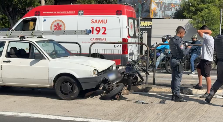 Moto fica presa embaixo de carro após batida na Av. John Boyd Dunlop em Campinas