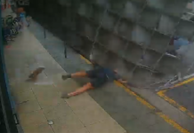 Família é atingida por estrutura que caiu devido à ventania em Santos; VÍDEO