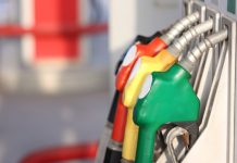 Presidente da Petrobras diz ser cedo para falar sobre redução no preço da gasolina