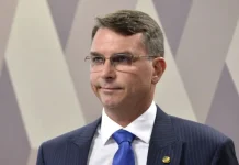 Flávio diz ao TSE que vídeo de IA com Bolsonaro é legal e não engana o eleitorado