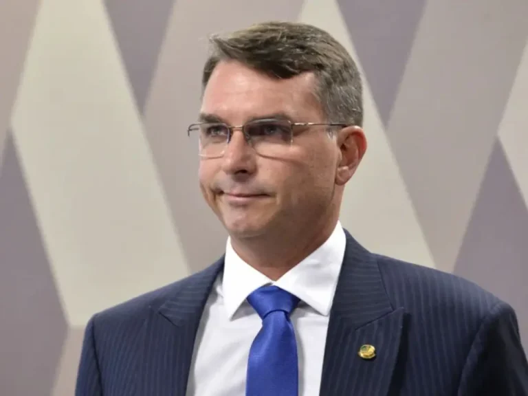Flávio diz ao TSE que vídeo de IA com Bolsonaro é legal e não engana o eleitorado