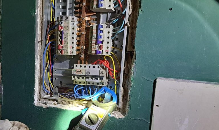 Duas pessoas são presas durante operação contra furto de energia elétrica em Patos