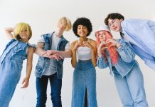 Entre Likes e Incertezas: a crise de identidade da Geração Z