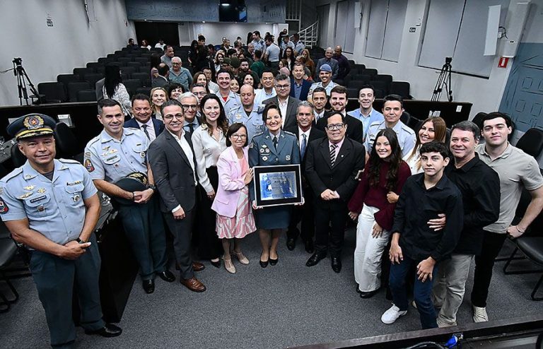 Câmara homenageia Coronel Adriana Belluzzo com a Medalha 9 de julho