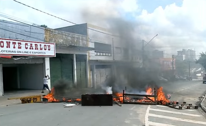 Comerciantes protestam contra interdição de via no Mercado Central de João Pessoa