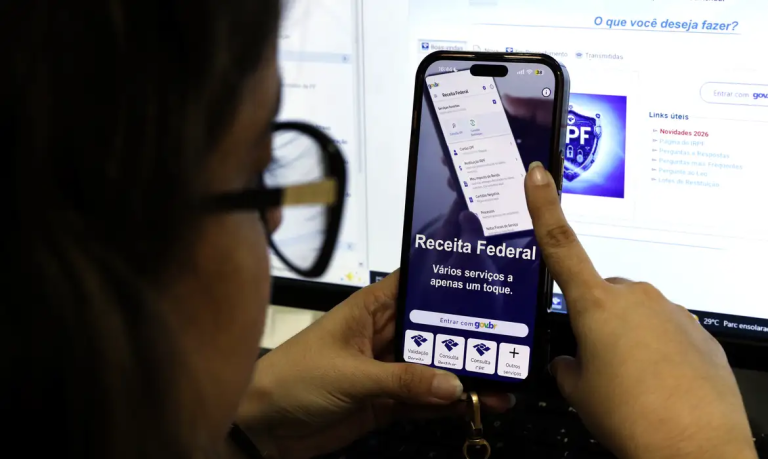 Receita Federal faz o pagamento do 3º lote da restituição do Imposto de Renda, nesta sexta (31)