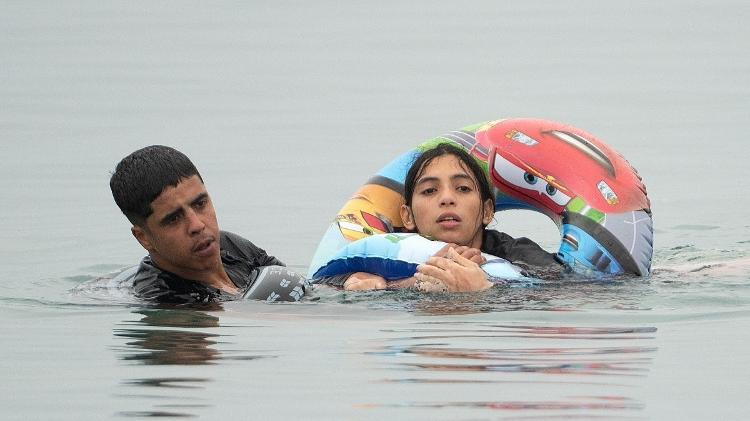 VÍDEO: Mais de 40 mil imigrantes entraram em Ceuta em um dia, estima Espanha
