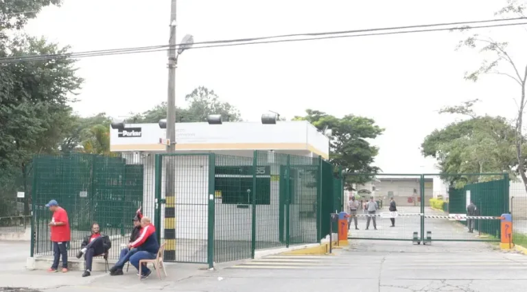 Funcionários da Parker aprovam greve após anúncio de fechamento da fábrica em Jacareí