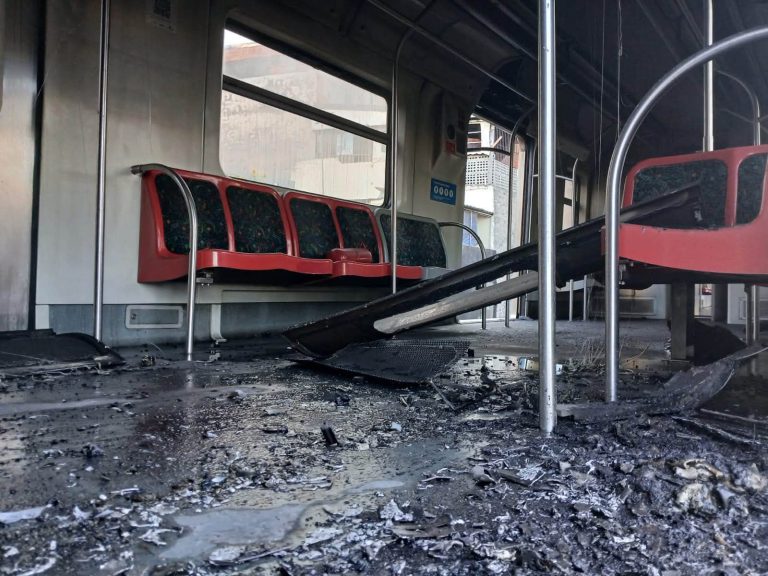 Veja como ficaram vagões após incêndio em linhas de trem em São Paulo
