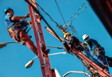 Regularização de fios de telecomunicações chega na Avenida Treze de Maio