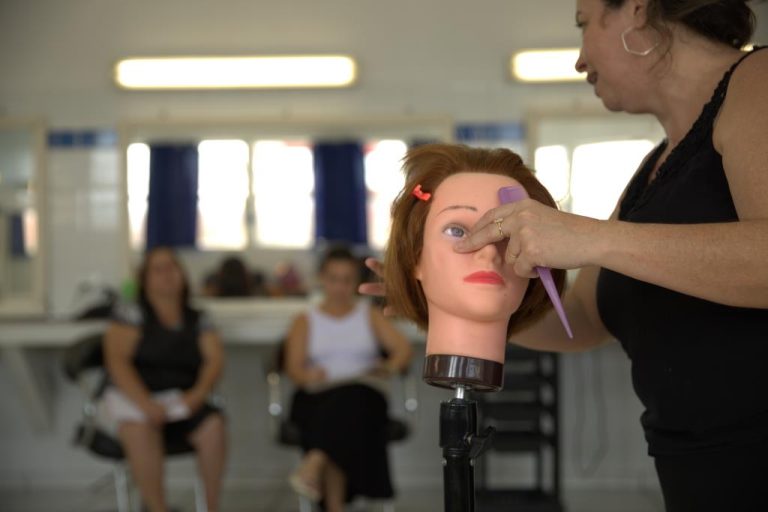 Escola do Trabalho de Taubaté mantém inscrições abertas para mais de 370 vagas em cursos gratuitos