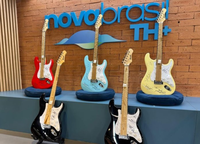 Novabrasil presenteia ouvintes com 5 guitarras autografadas pelos Detonautas