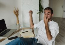 Se sente cansado depois do final de semana? Seu cérebro pode não estar relaxando; entenda por quê