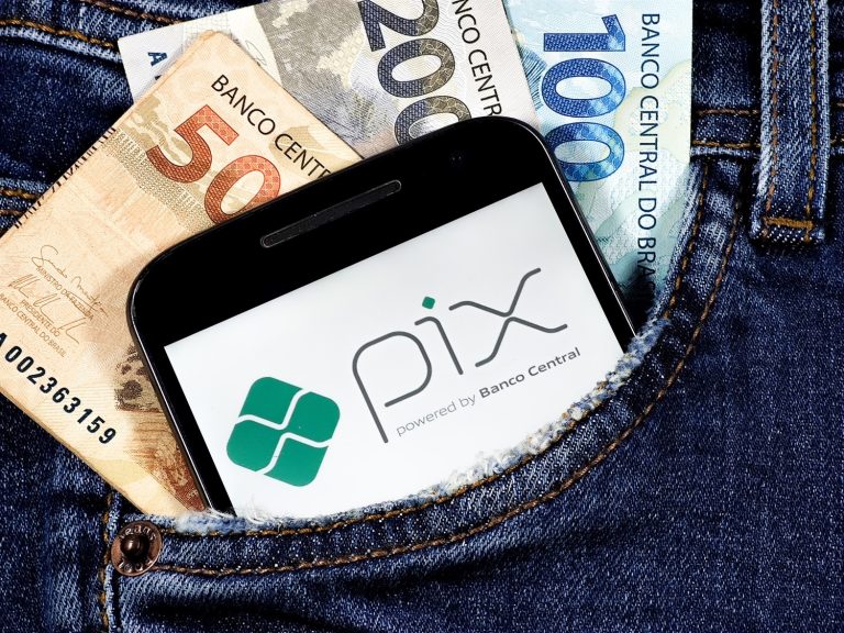 Pix acelera queda do dinheiro em espécie no Brasil e transforma a forma de pagar compras