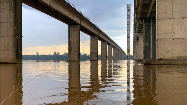 Guaíba sobe em Porto Alegre e Defesa Civil emite alerta de alagamento para áreas ribeirinhas