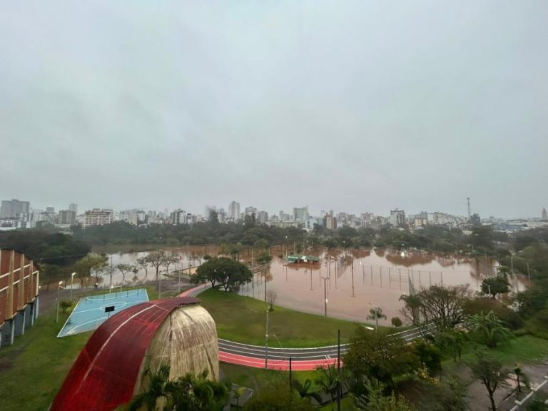 Chuvas e vendavais causam danos em 169 cidades do RS; inundação atinge moradores do vale do Taquari