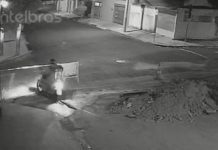 Motociclista invade contramão e destrói sarjetão recém-construído em Birigui