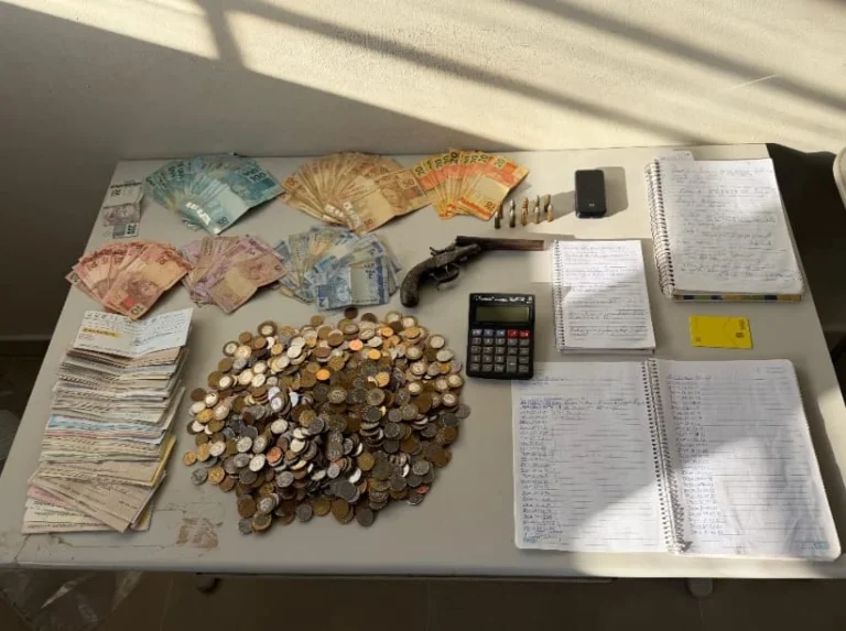 Operação contra agiotagem apreende R$ 20 mil em dinheiro e 453 folhas de cheque preenchidas