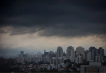 Governo de SP reforça atuação do Gabinete de Crise no litoral devido a ventos de aproximadamente 100 km/h