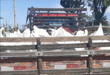 Caminhão é apreendido com resíduos irregulares em Praia Grande