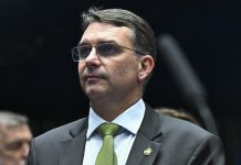 Republicanos diz a Flávio Bolsonaro que partido não quer aliança e ficará neutro na eleição