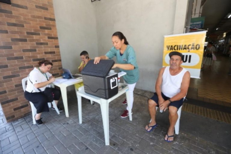 Jacareí terá vacinação gratuita no Mercado Municipal nesta quarta (19)